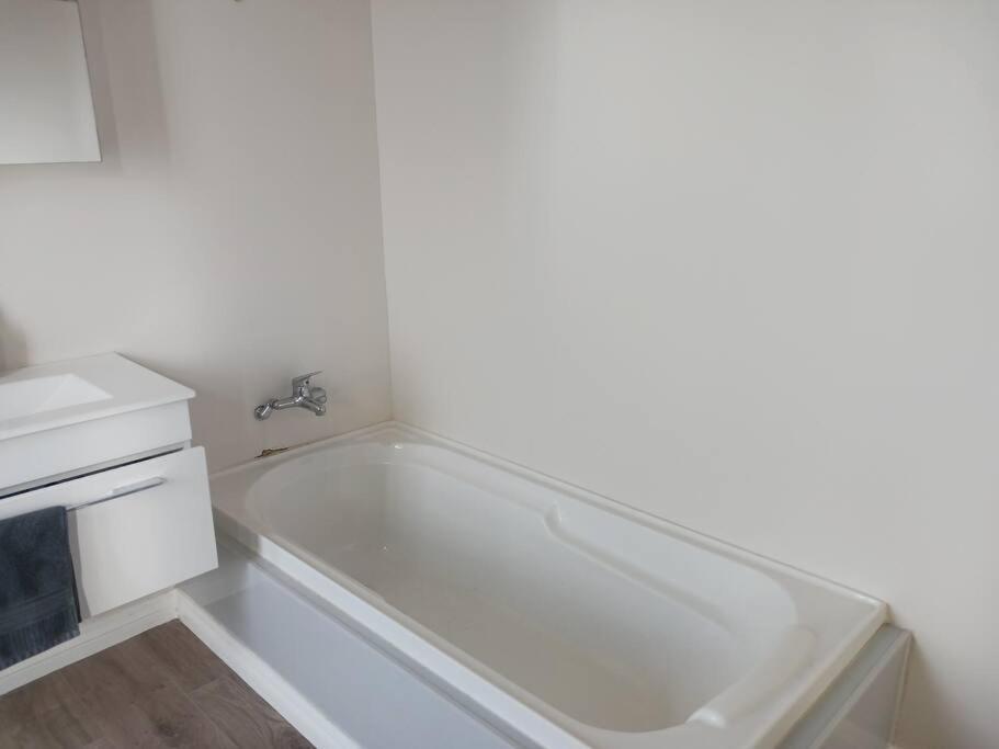 Charming House In Westport 빌라 외부 사진